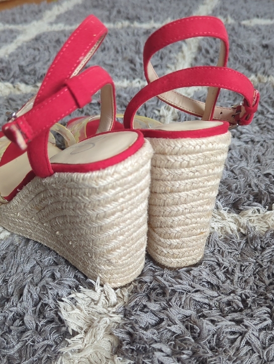Jessica Simpson Red Wedge Sandals with Clear Floral Straps And Daisy Design